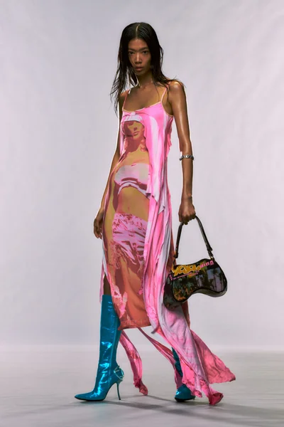 Look 15
